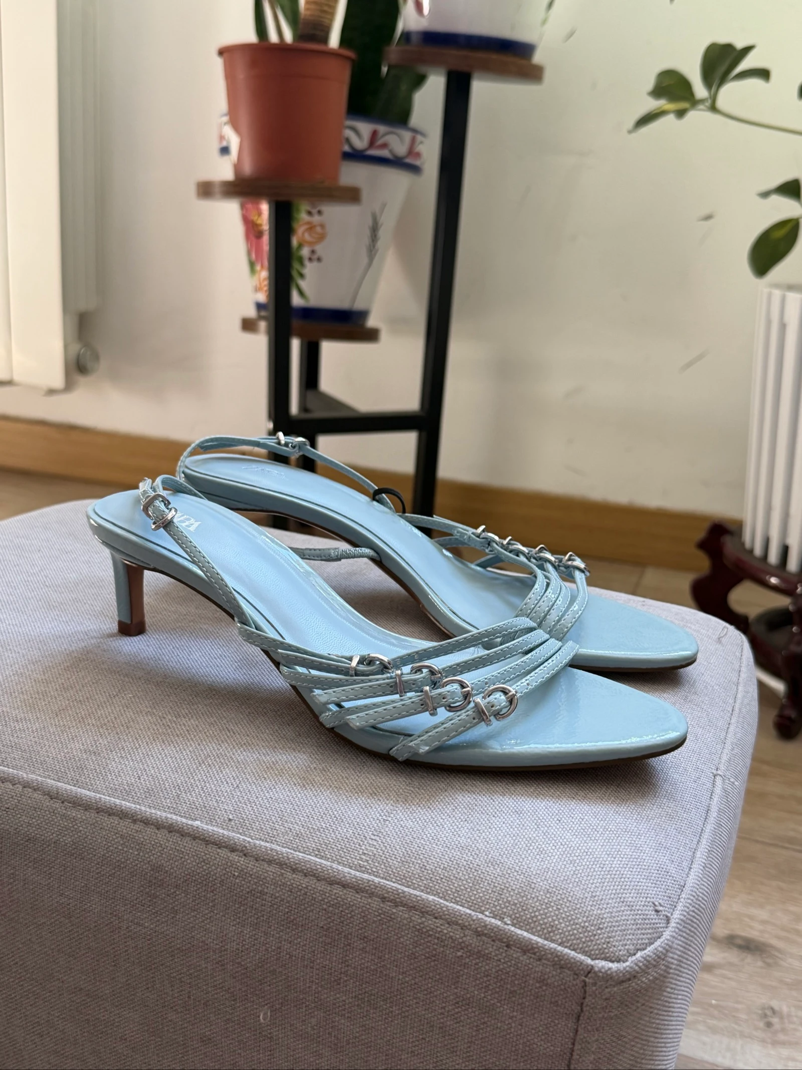 Light blue buckle sandals (kitten heels) from Zara T-37